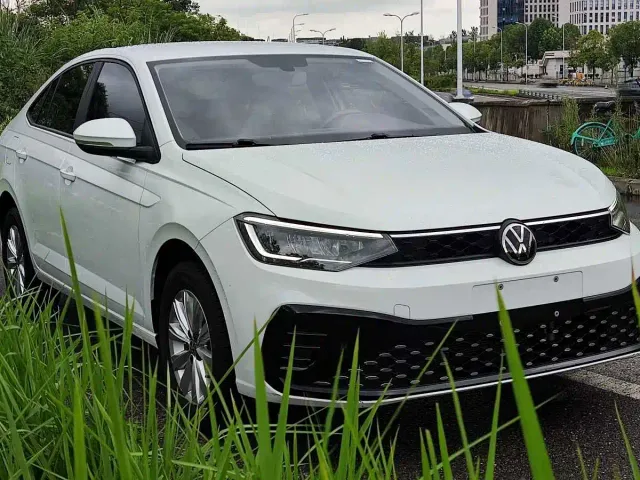 Volkswagen Lavida — Фото автомобиля 2