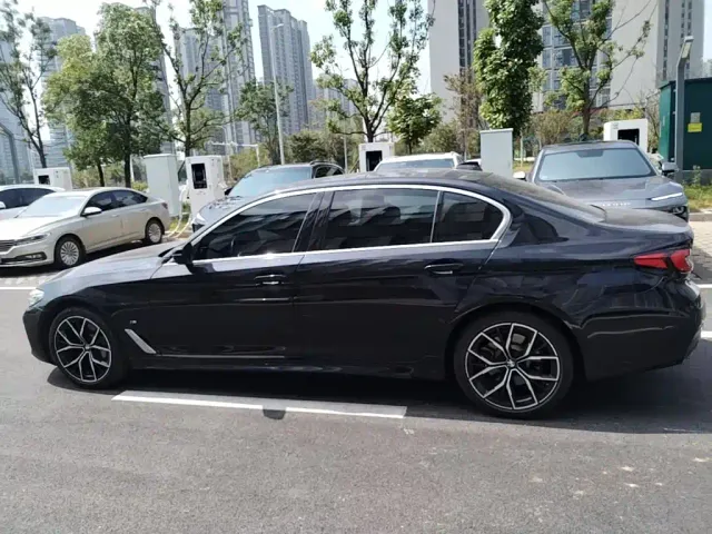 BMW 5 Series — Фото автомобиля 5