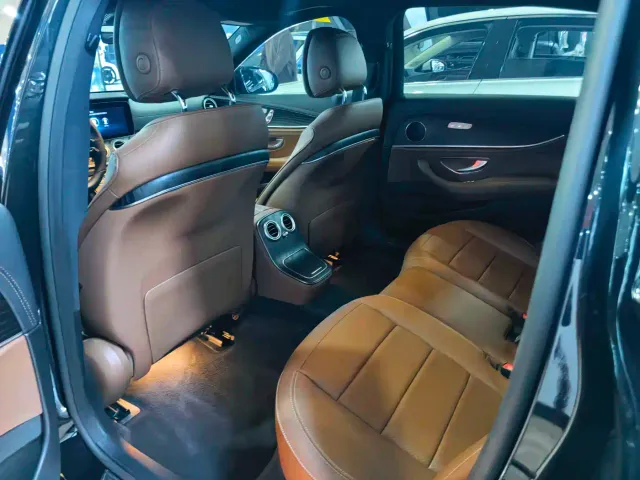 Mercedes-Benz E-Class — Фото автомобиля 6