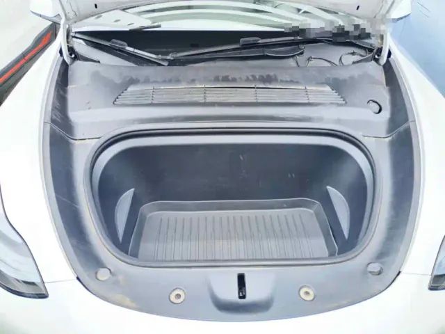 Tesla Model Y — Фото автомобиля 3