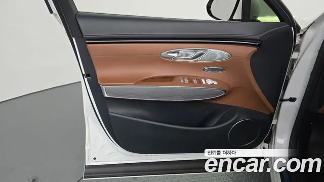 Genesis GV70 — Фото автомобиля 24
