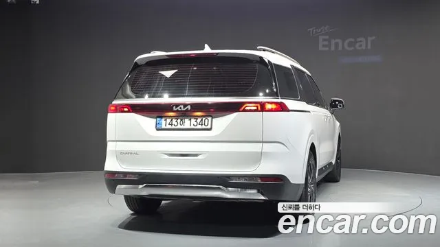 Kia Carnival Generation 4 — Фото автомобиля 4
