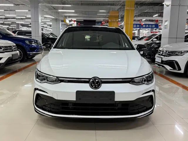 Volkswagen Golf — Фото автомобиля 2