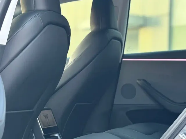 Tesla Model 3 — Фото автомобиля 6