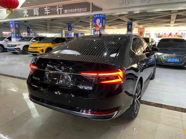 Skoda Superb — Фото автомобиля 6