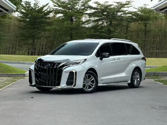 Фотография автомобиля — Toyota Sienna