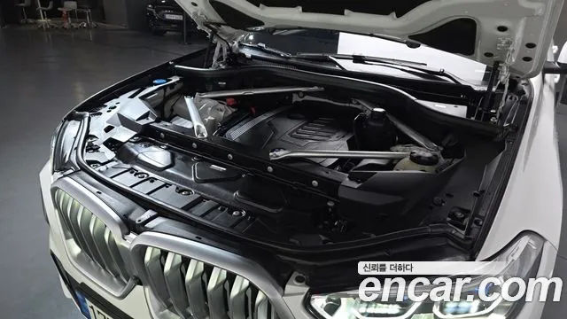 BMW X6 xDrive40i M Sport — Фото автомобиля 6