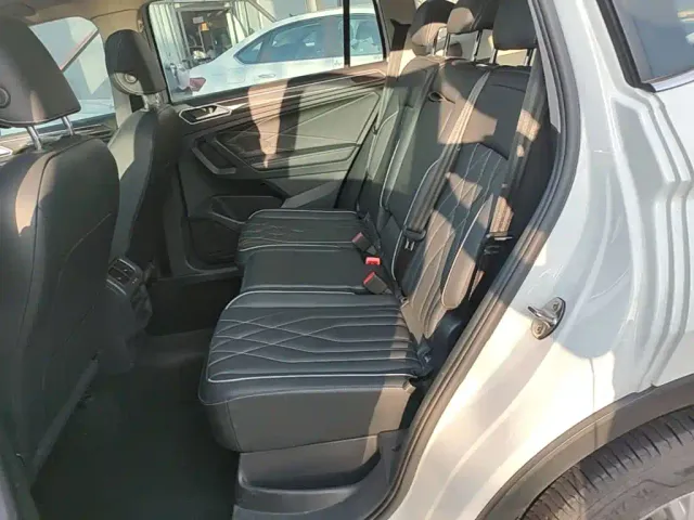 Volkswagen Tiguan L — Фото автомобиля 16