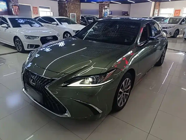 Фотография автомобиля — Lexus ES