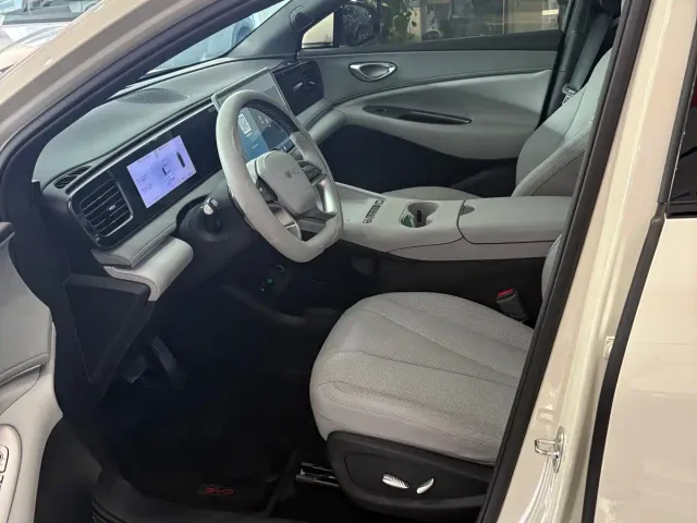 BYD Sealion 06 — Фото автомобиля 10
