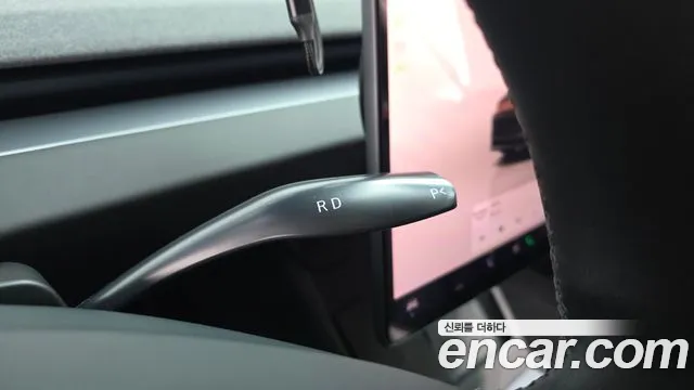 Tesla Model 3 — Фото автомобиля 9