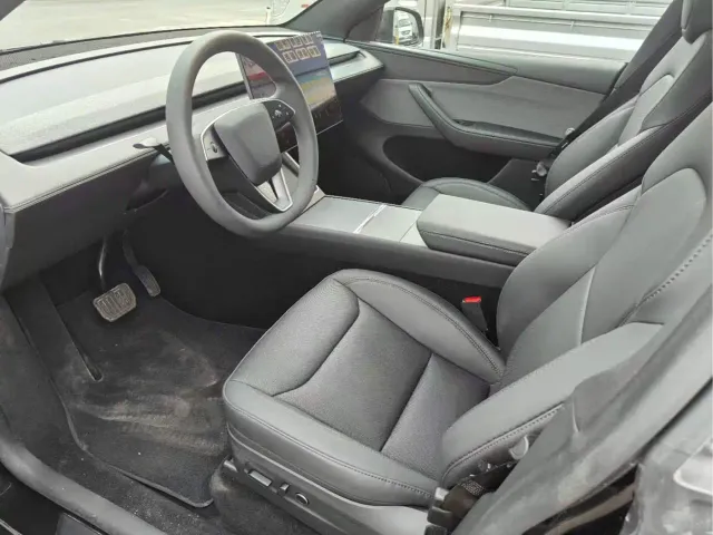 Tesla Model Y — Фото автомобиля 4