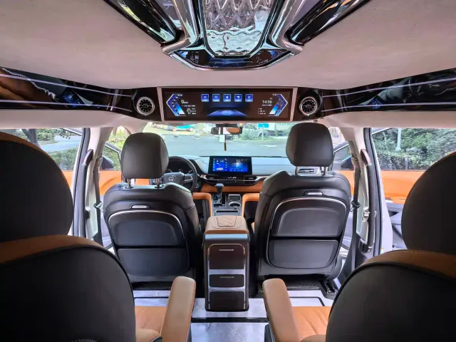 Toyota Sienna — Фото автомобиля 7