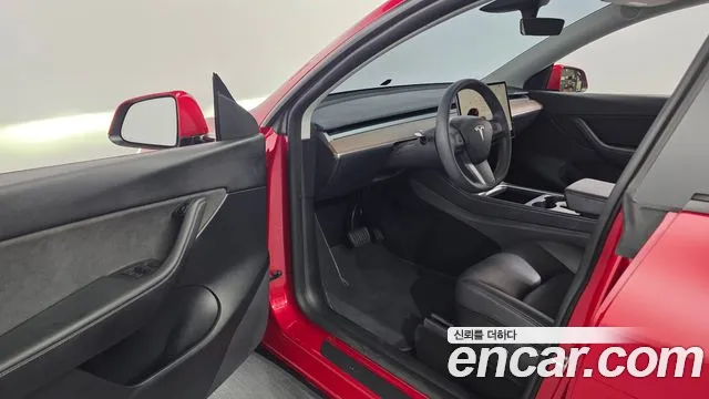 Tesla Model Y — Фото автомобиля 10