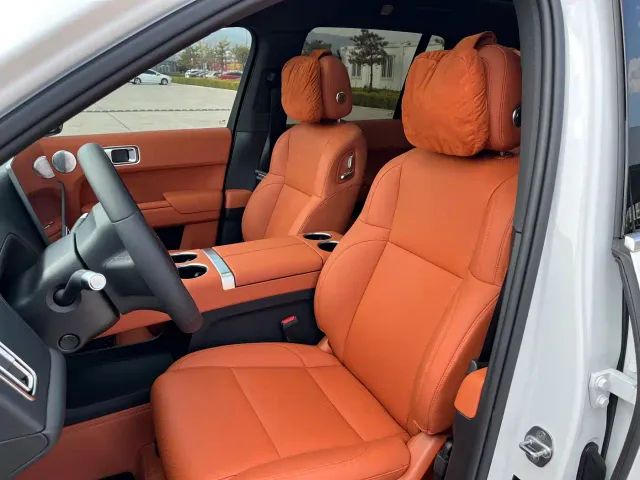 Li Auto L8 — Фото автомобиля 11