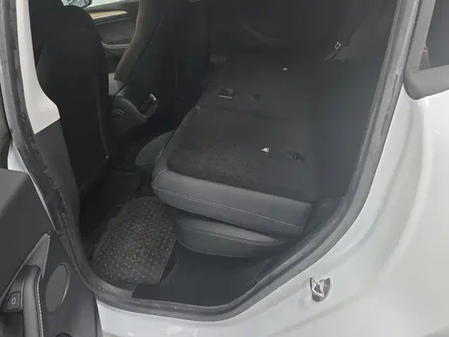 Tesla Model Y — Фото автомобиля 11