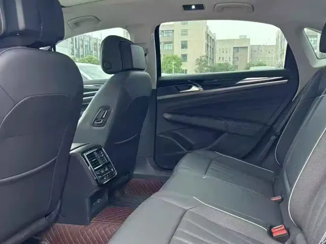 Volkswagen Passat — Фото автомобиля 6