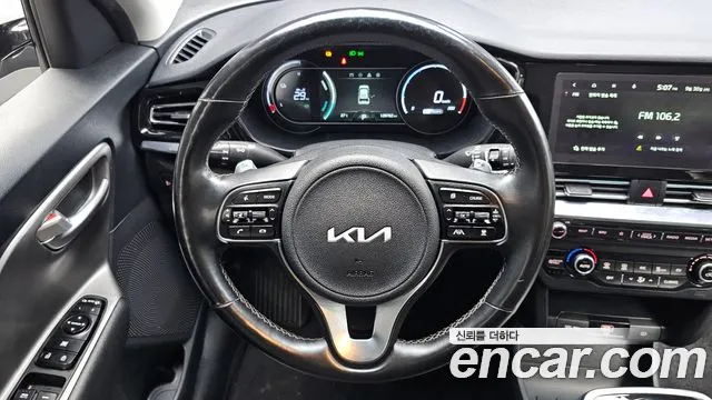 Kia Niro — Фото автомобиля 18
