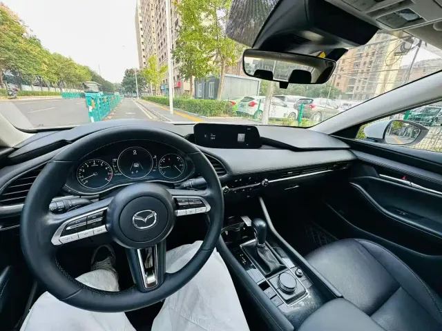 Mazda Axela — Фото автомобиля 7