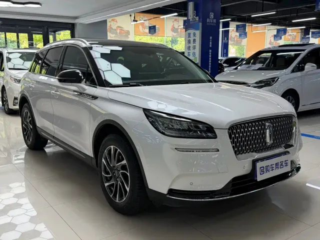 Lincoln Corsair — Фото автомобиля 3