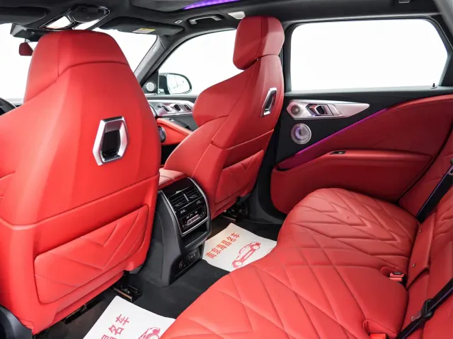 BMW XM — Фото автомобиля 8
