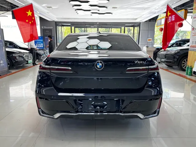 BMW 7 Series — Фото автомобиля 5