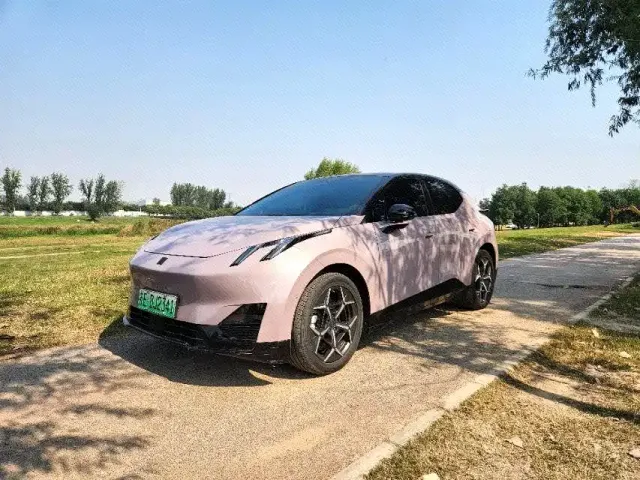 Фотография автомобиля — Lynk & Co Z20