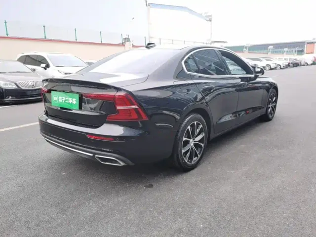 Volvo S60 — Фото автомобиля 6