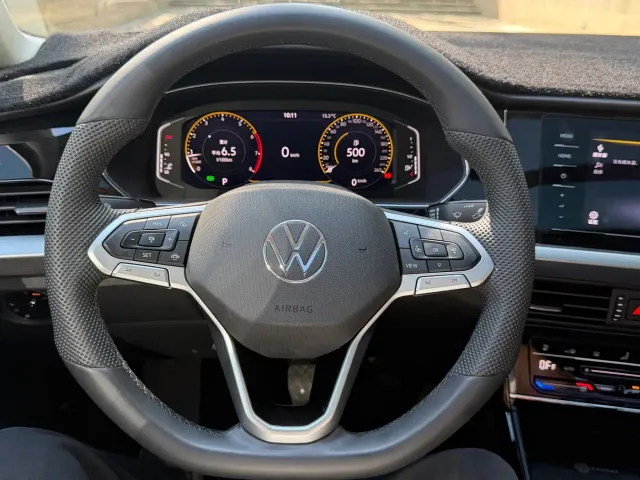 Volkswagen Passat — Фото автомобиля 18