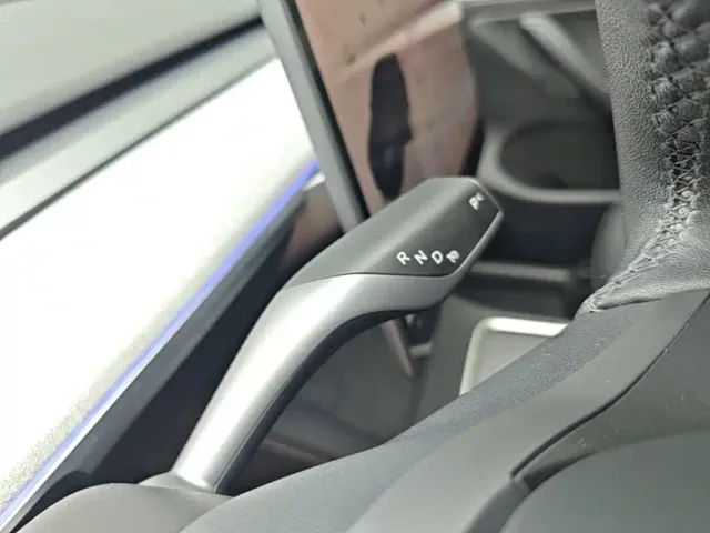 Tesla Model Y — Фото автомобиля 13