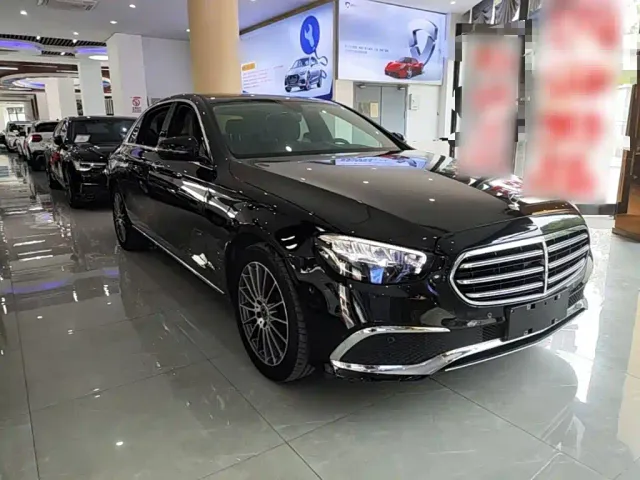 Mercedes-Benz E-Class — Фото автомобиля 3