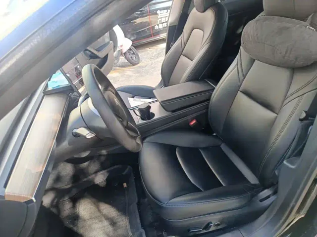Tesla Model 3 — Фото автомобиля 11