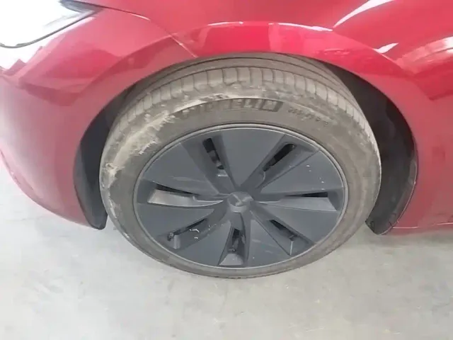 Tesla Model 3 — Фото автомобиля 22