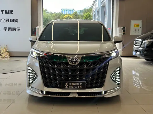 Toyota Sienna — Фото автомобиля 2
