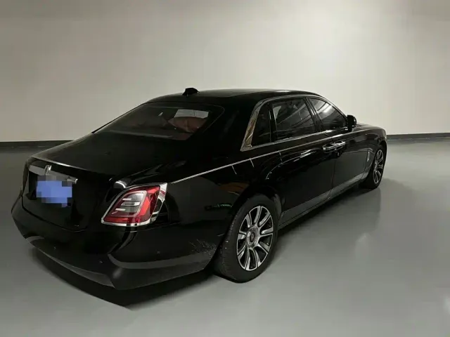 Rolls-Royce Ghost — Фото автомобиля 3