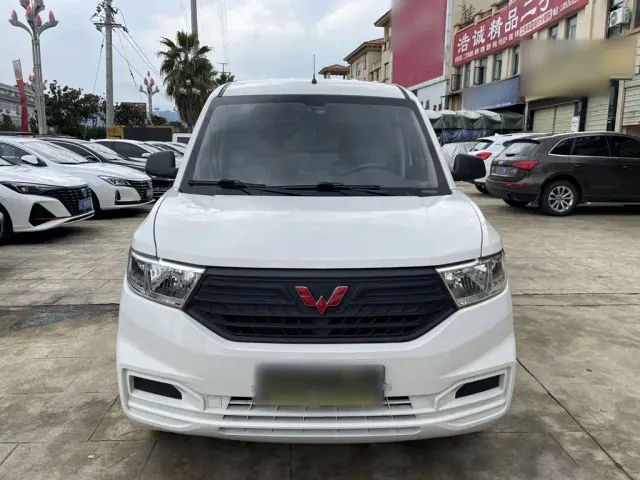 Wuling Hongguang V — Фото автомобиля 2