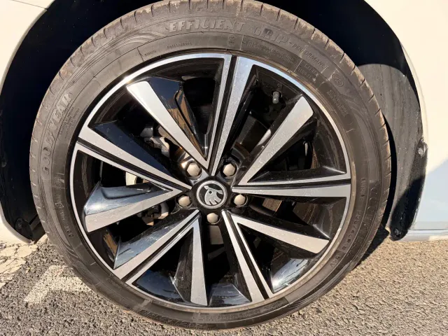 Skoda Superb — Фото автомобиля 24