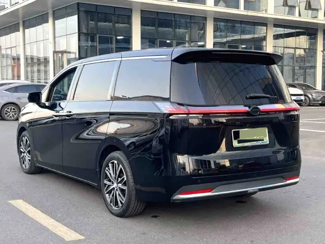 GAC Trumpchi E8 — Фото автомобиля 2