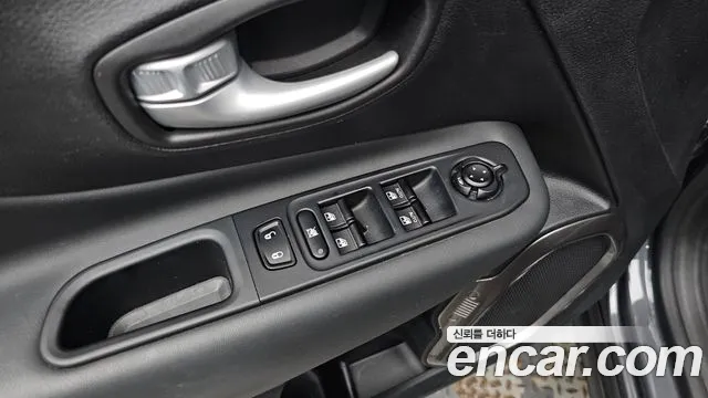 Jeep Renegade — Фото автомобиля 29