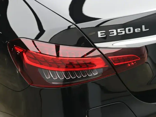 Mercedes-Benz E-Class — Фото автомобиля 28