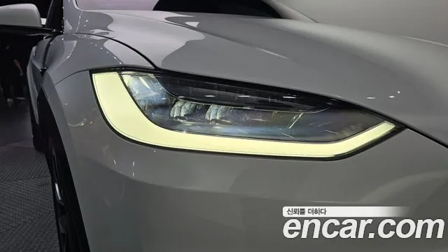 Tesla Model X — Фото автомобиля 22