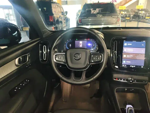 Volvo XC40 — Фото автомобиля 6