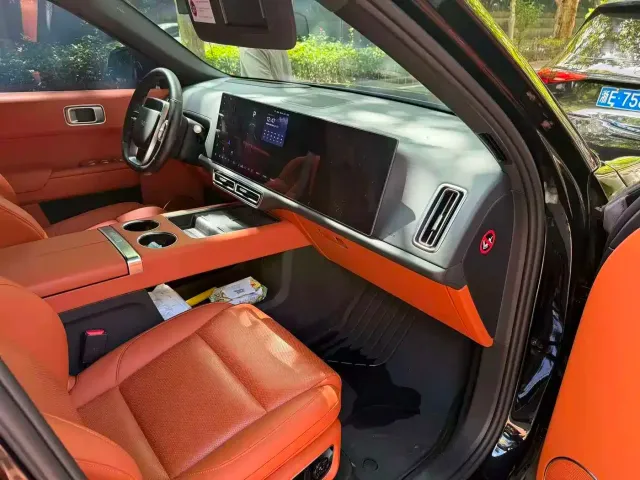 Li Auto L9 — Фото автомобиля 2