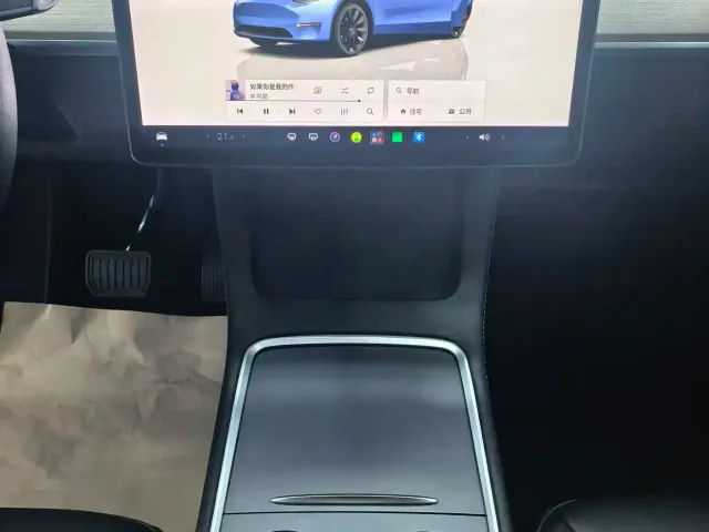 Tesla Model Y — Фото автомобиля 10