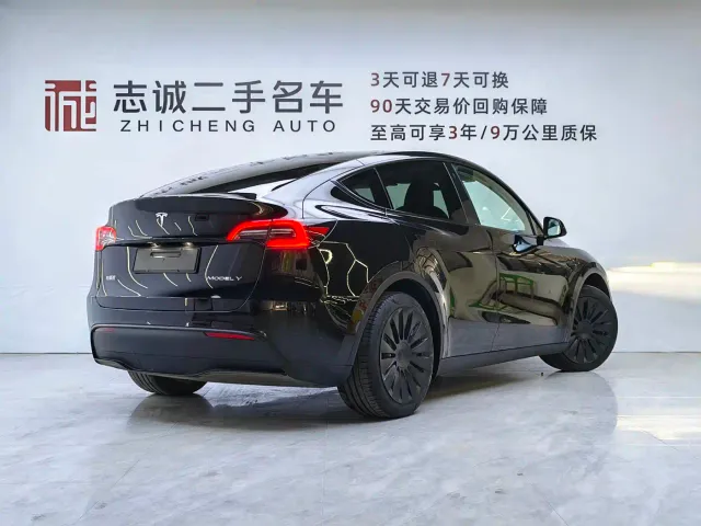 Tesla Model Y — Фото автомобиля 4
