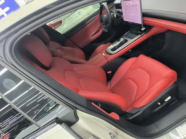 Xiaomi SU7 — Фото автомобиля 24