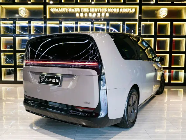 Li Auto MEGA — Фото автомобиля 6