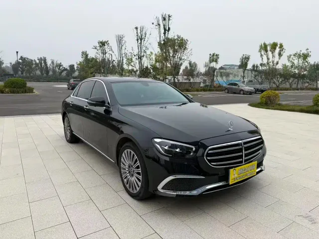 Mercedes-Benz E-Class — Фото автомобиля 3