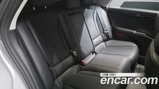 Hyundai Grandeur Grandeur (GN7) 2.5 Бензин 2WD — Фото автомобиля 11