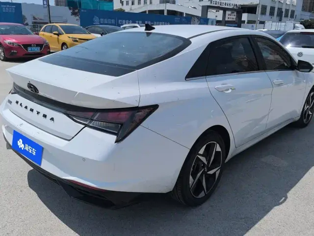 Hyundai Elantra — Фото автомобиля 3
